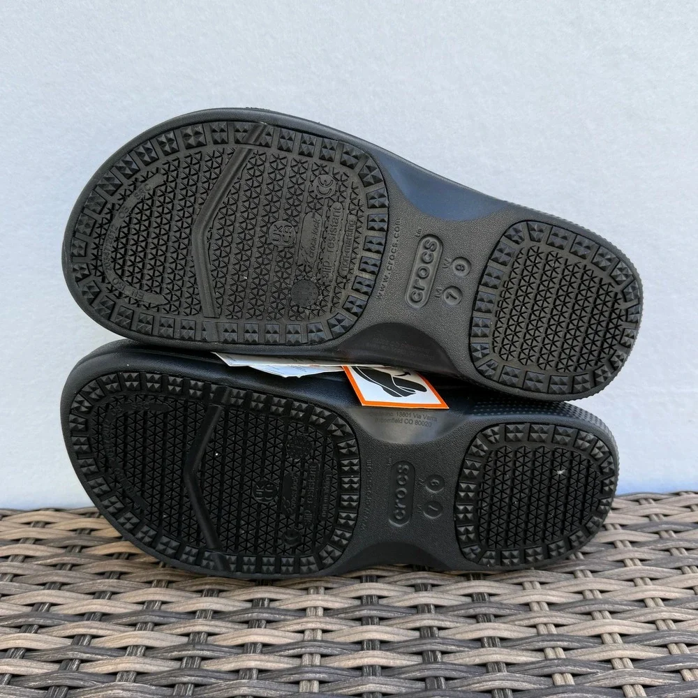 Crocs On The Clock Work Slip-On Clogs Black Men's 7 Women's 9 NWT
